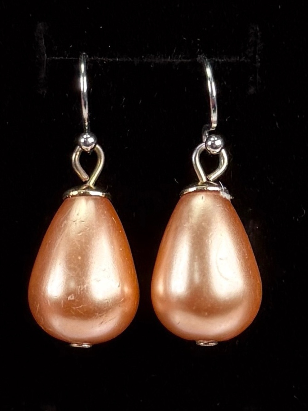 Pretty vintage costume colored faux pearl pear drop pierced dangle earrings